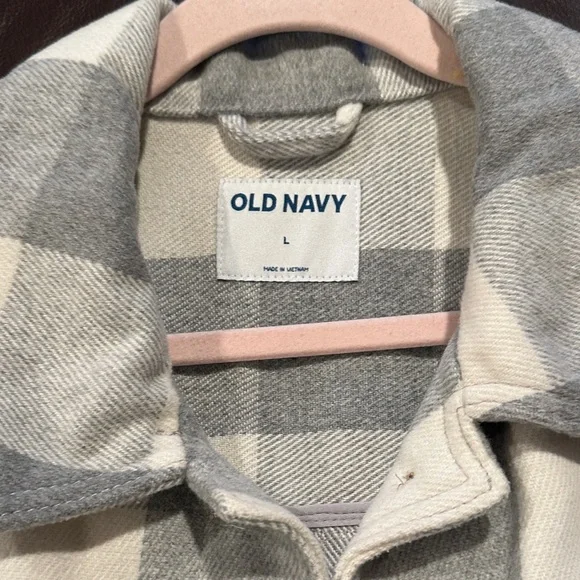 Old Navy Gray and White Plaid Button Down Shirt - Picture 3 of 5